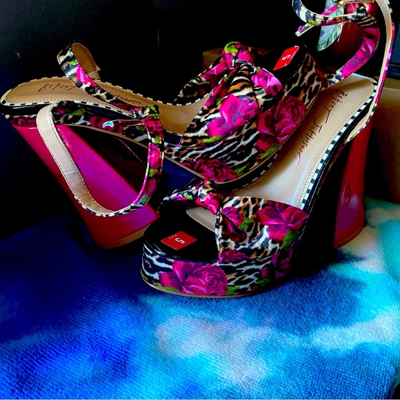 Betsey Johnson Brylie women Heeled Sandal SIZE 5 NWT - Picture 2 of 9